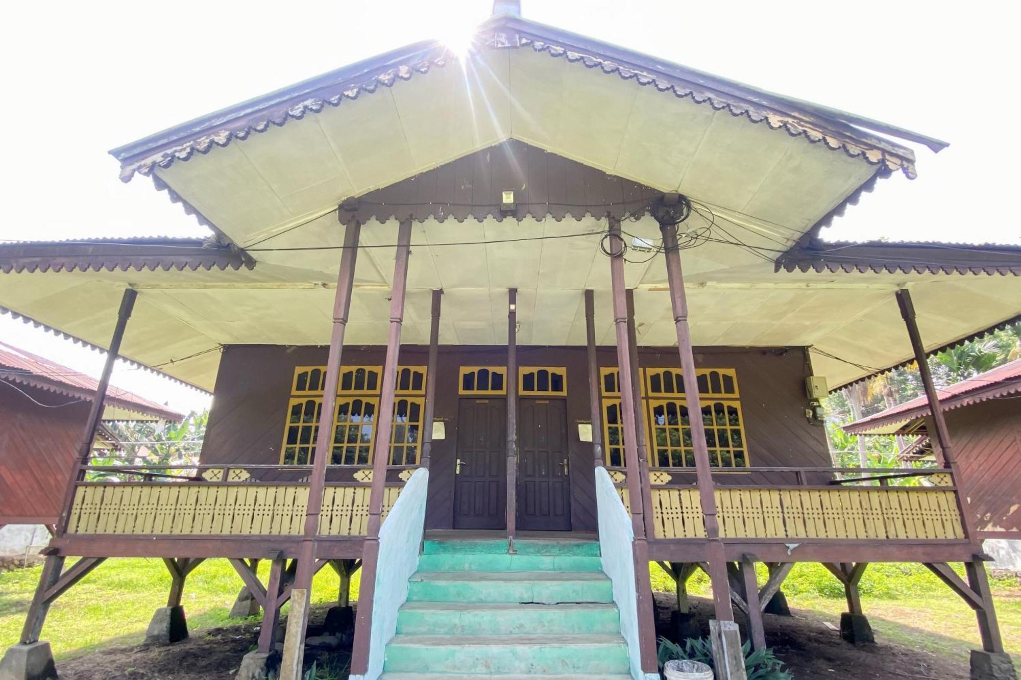 Hotel Pantai Panjang Bengkulu Redpartner Bagian luar foto