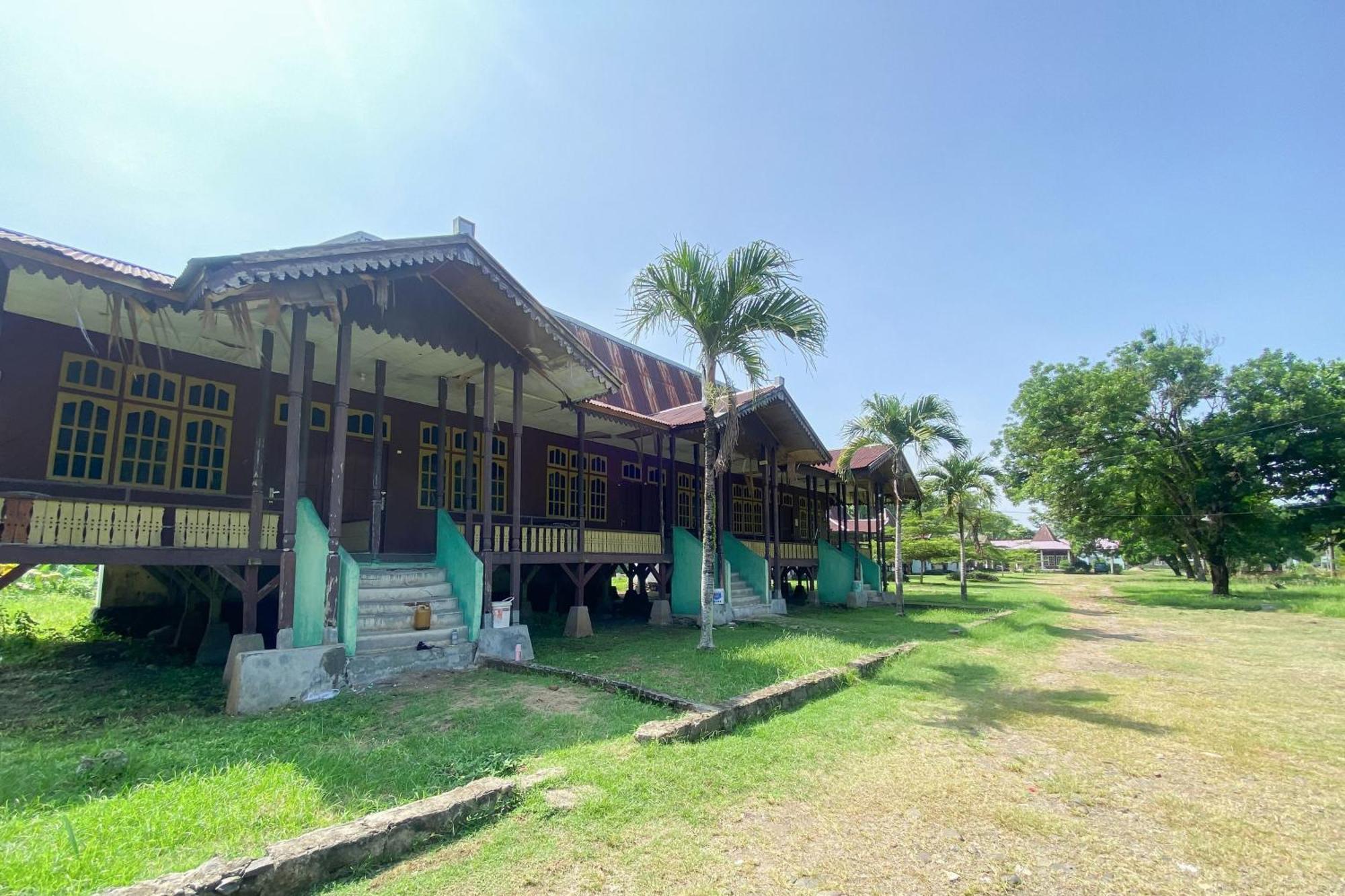 Hotel Pantai Panjang Bengkulu Redpartner Bagian luar foto