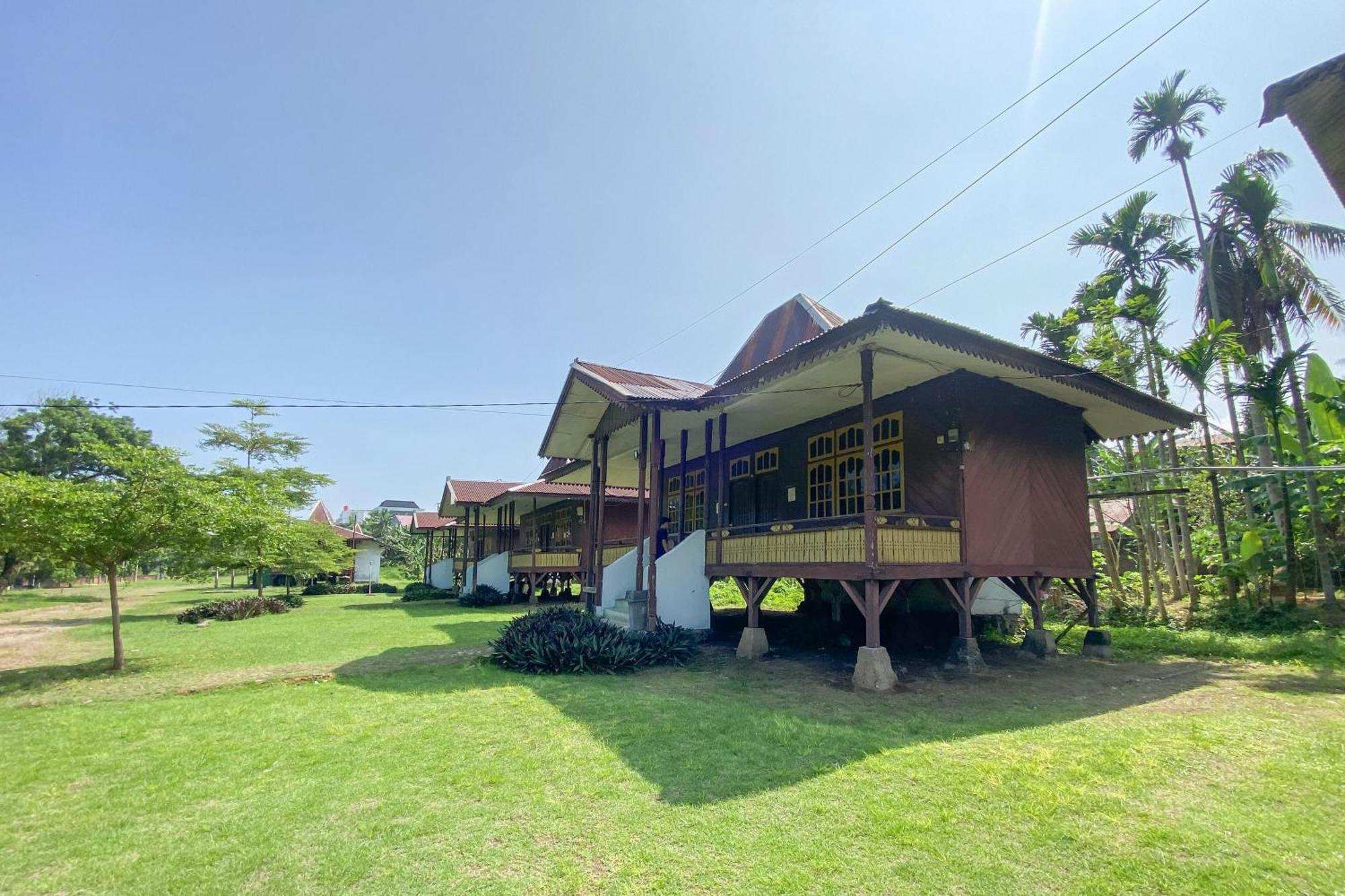 Hotel Pantai Panjang Bengkulu Redpartner Bagian luar foto