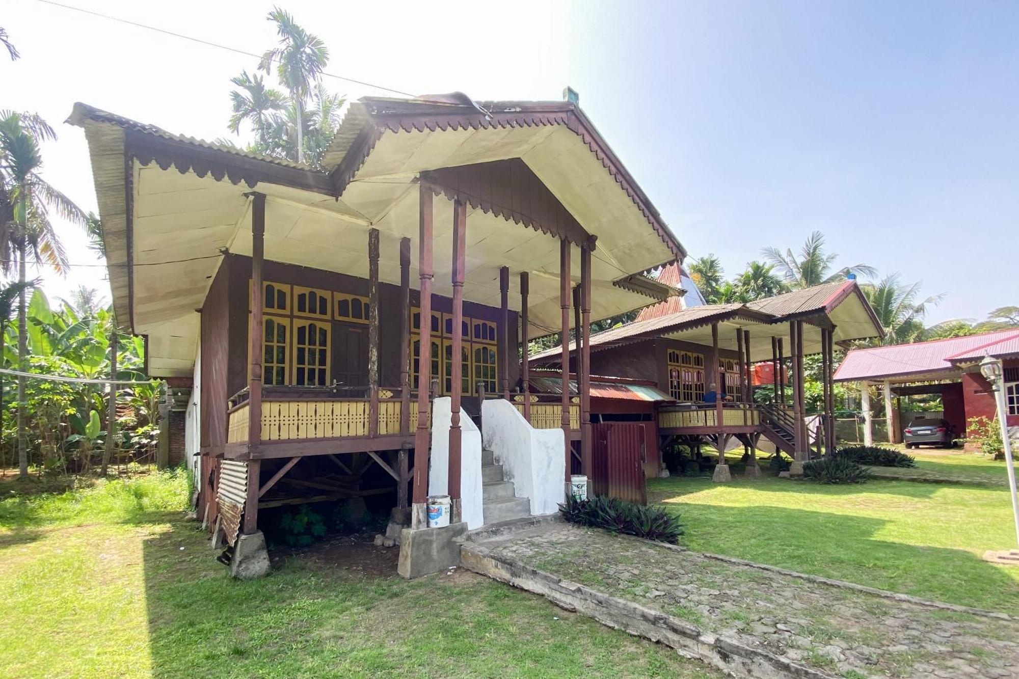 Hotel Pantai Panjang Bengkulu Redpartner Bagian luar foto